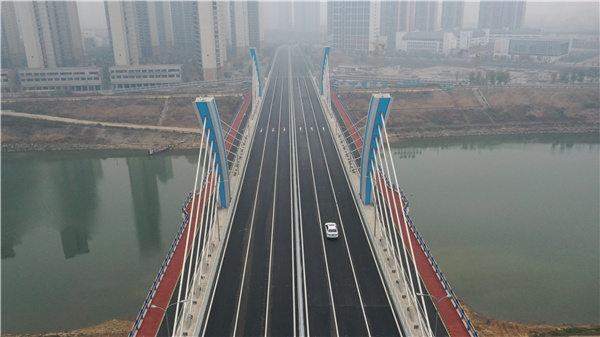金桂路跨瀏陽河大橋通車實(shí)景圖2.jpg